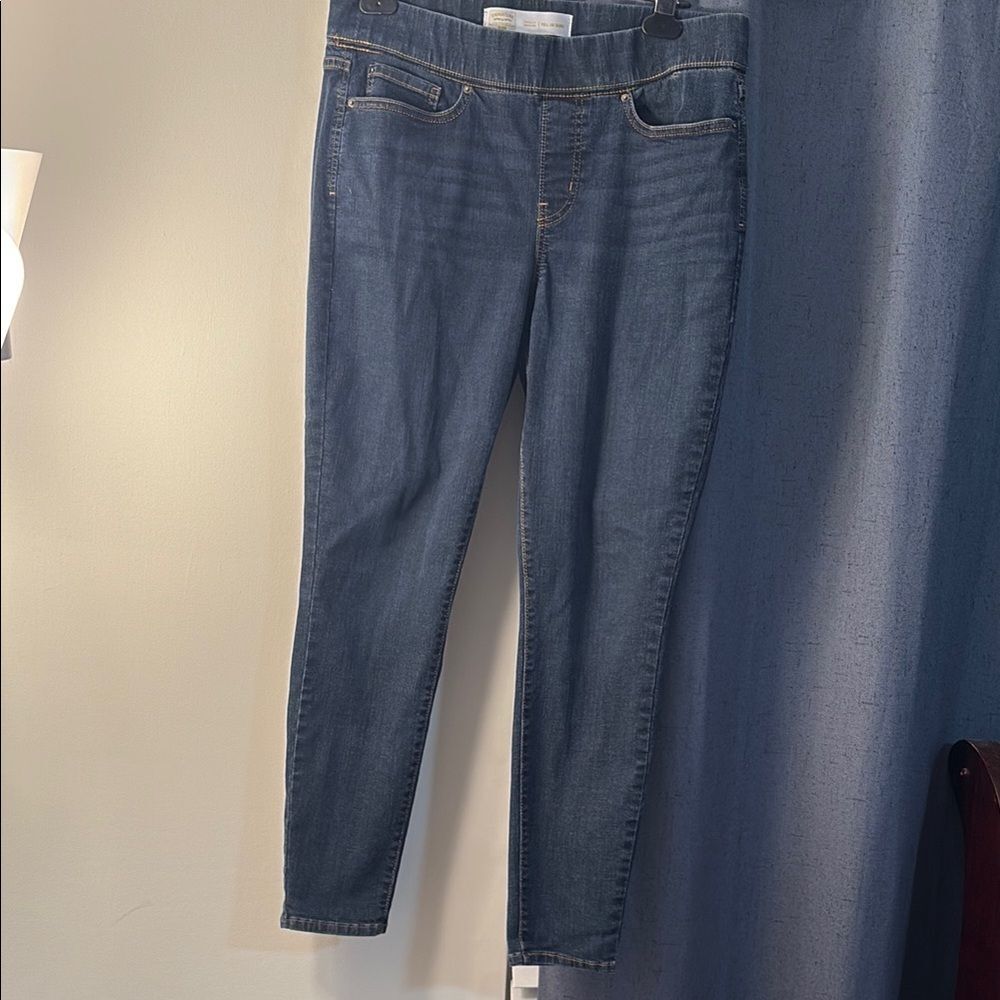 Levi's Blue Skinny Jeans with Smooth Texture